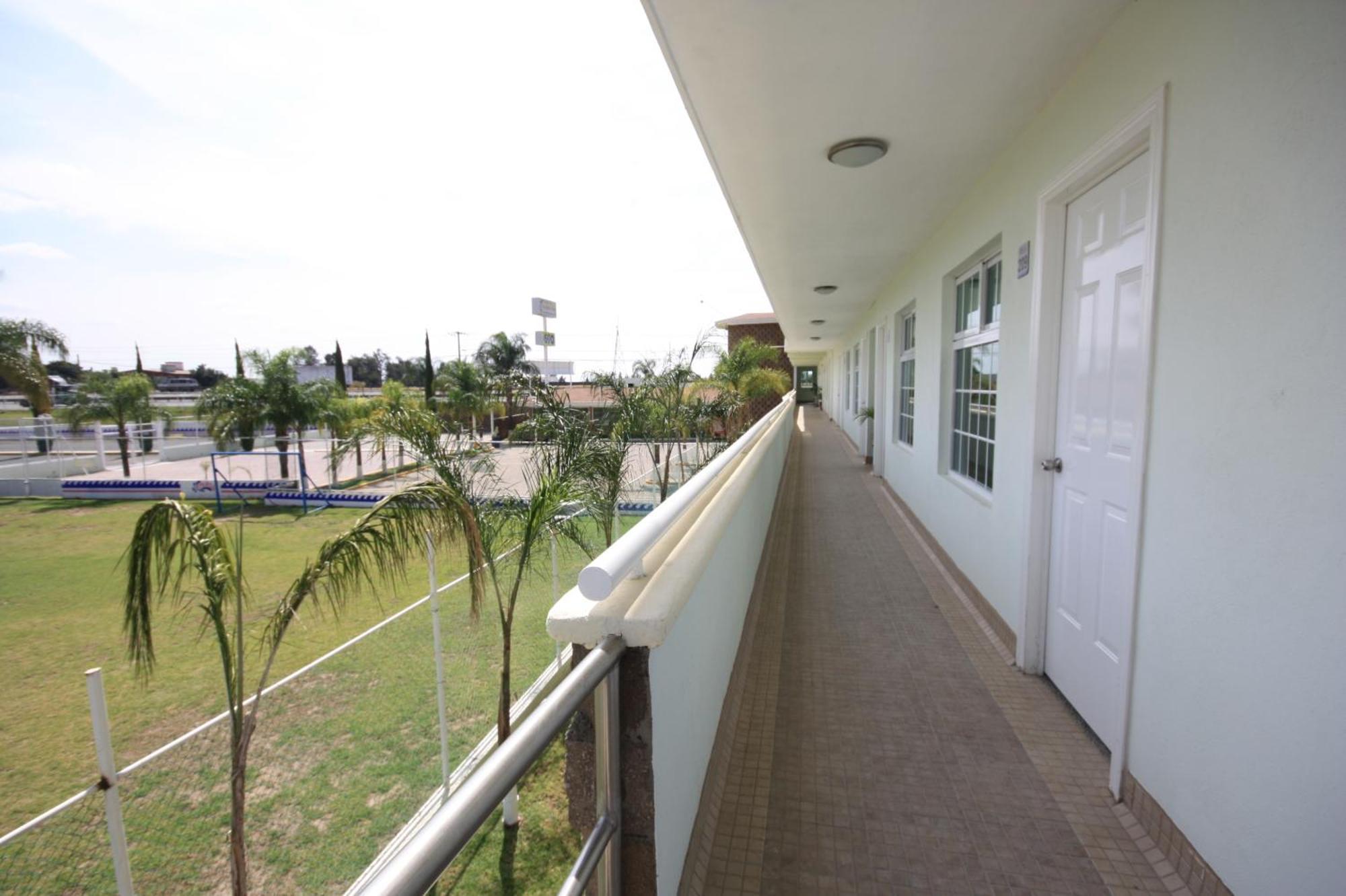 Hotel Splash Inn Silao Exterior foto